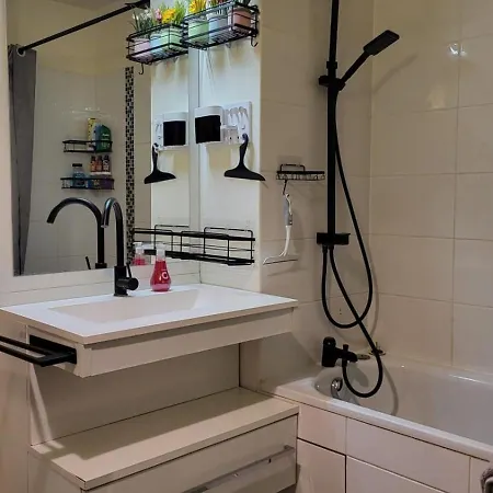Charming T3 With Balcony In Saint-denis Appartement *