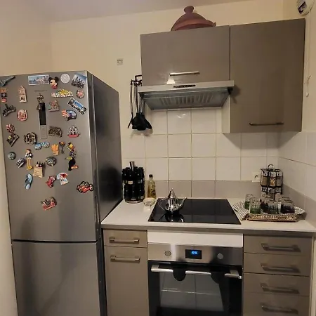 Charming T3 With Balcony In Saint-denis