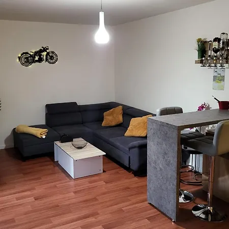Charming T3 With Balcony In Saint-denis Appartement *